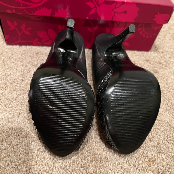 Lulu Townsend Heels - Picture 5 of 8